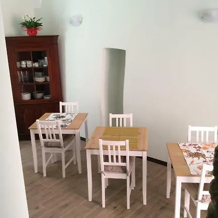 Bomarosa Rooms بوسا