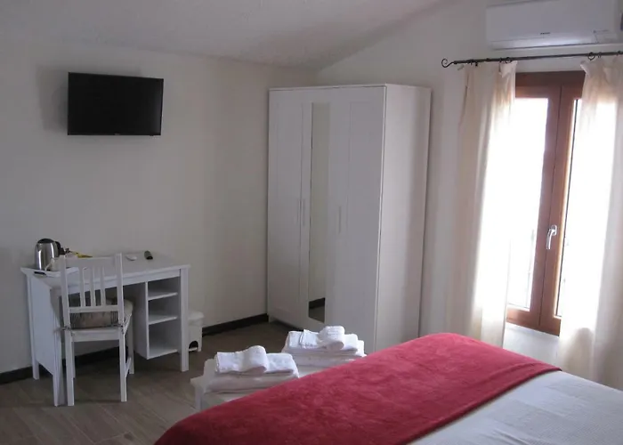 Bomarosa Bed & Breakfast Bosa